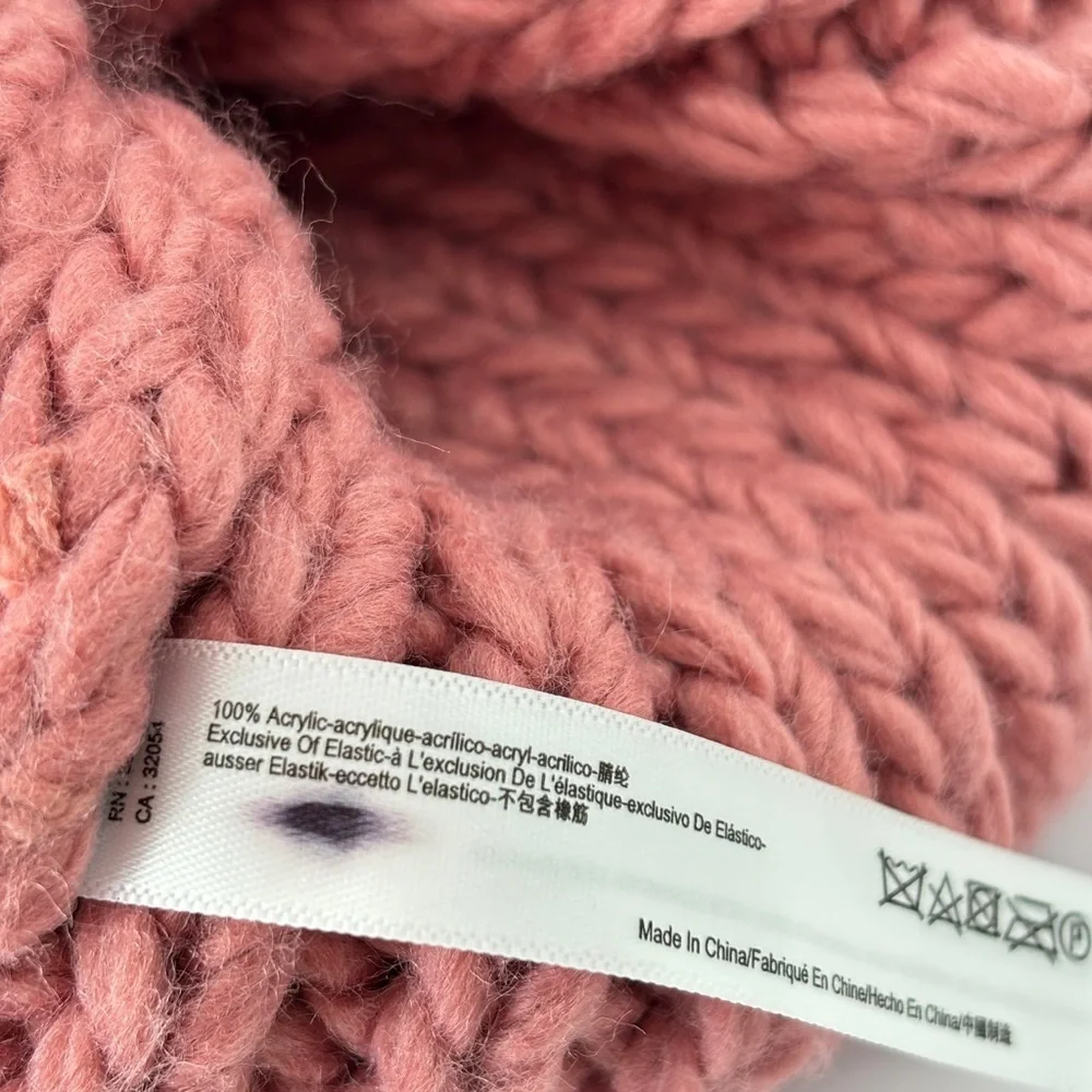 Urban Outfitters Beanie Hat Ribbed Knit Chunky Large Pom-Pom Pink Winer Cap Ski